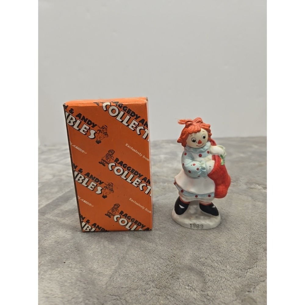 Vintage 1989 Flambro Raggedy Ann Porcelain Ornament Figurine 4569 Stocking Box